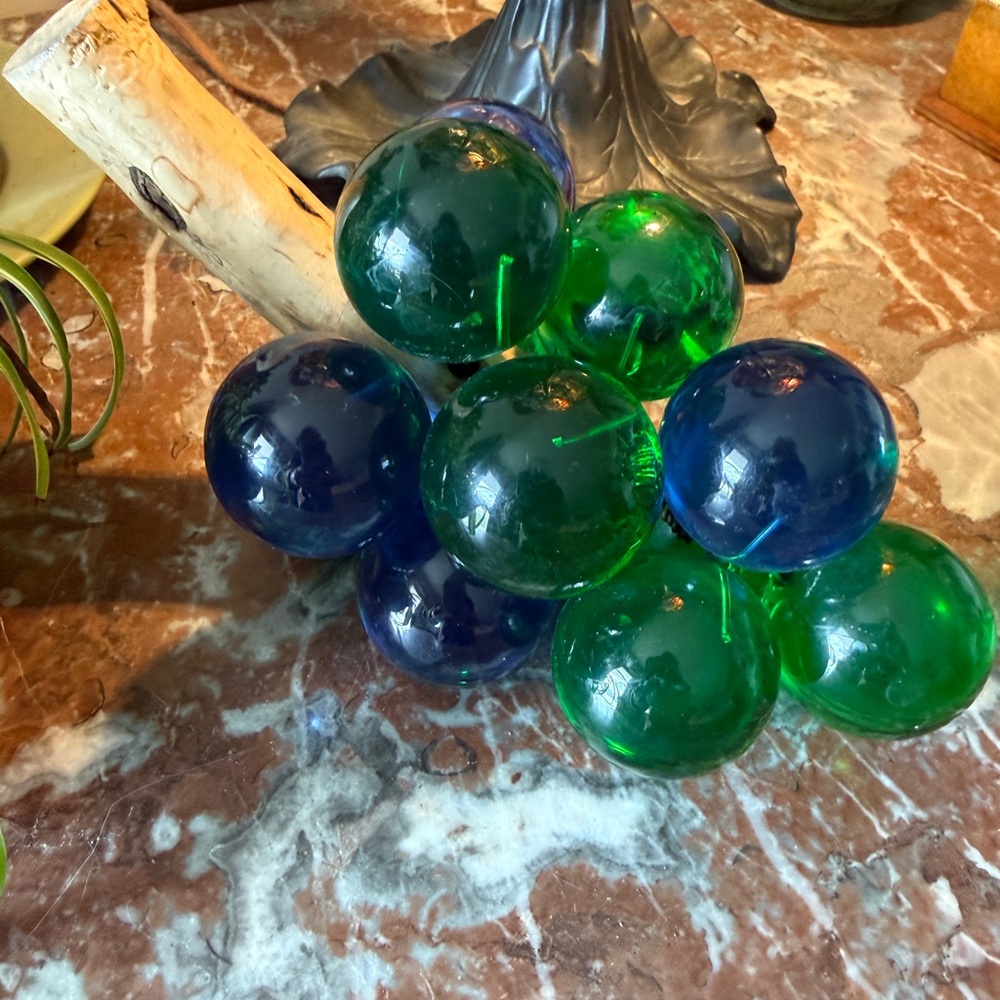 Vintage Mid Century Lucite Grape Cluster - Picture 2 of 6